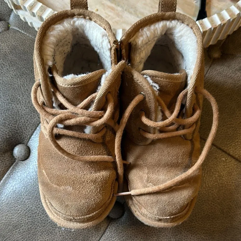 Pre-loved UGG Tan Suede Ankle Boots with Cozy Lining - Picture 2 of 4